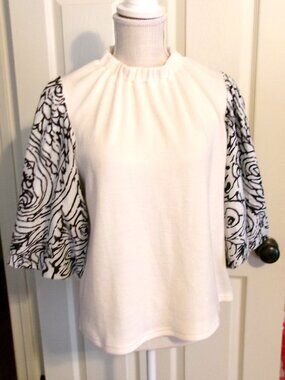 THE REFINERY Cream Ribbed Top With Puff Sleeves Size M
